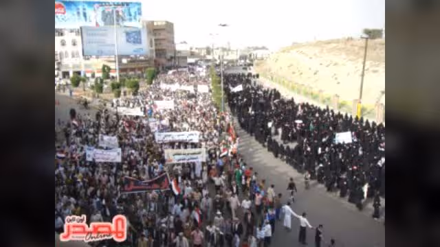مسيرة لعشرات الالاف في صنعاء طالبوا بتشكيل مجلس انتقالي