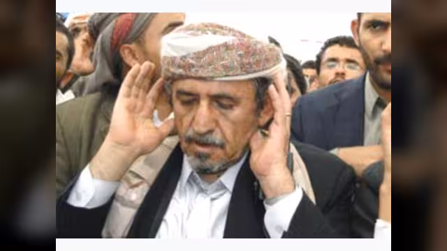 الشيخ صادق الاحمر للجزيرة : نريد دولة يتساوى فيها الجميع تحت القانون