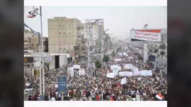 عشرات الالاف يتظاهرون في صنعاء ضد التدخل الخارجي وتجويع الشعب اليمني
