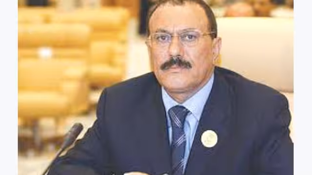الرئيس يبدأ جلسات العلاج الطبيعي لمنطقة الصدر والقدمين