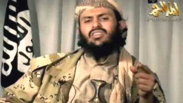 القائد العسكري للقاعدة في جزيرة العرب يبيح دم العاهل السعودي وأفراد العائلة المالكة
