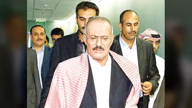 نقل السلطة في مأزق: صالح يشترط "رحيل الأحمرين"