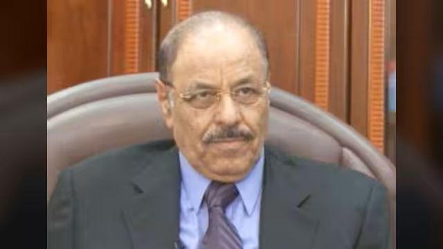 وصف اتهامه بحادث النهدين بالهذيان.. اللواء علي محسن: لا نتمنى للرئيس صالح مصير القذافى
