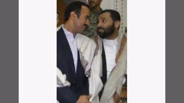 حميد الأحمر: أكثر من عشرين شهيدا وجريحا في قصف قوات الحرس على منزلي بحدة
