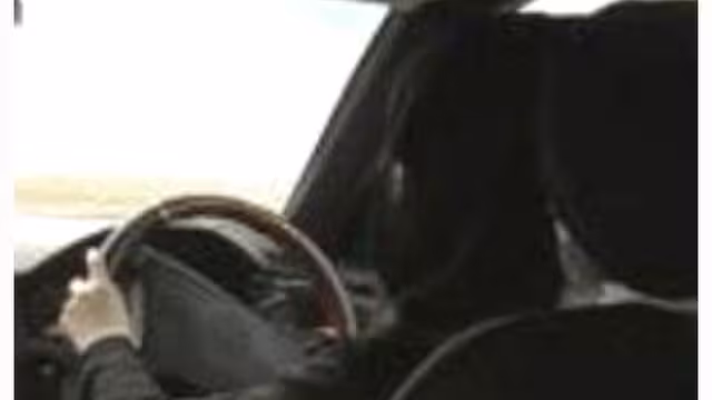 الحكم بجلد سعودية قادت سيارة