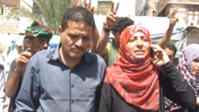 الجامعة العربية تهنئ الشعب اليمني بفوز كرمان بجائزة نوبل للسلام (صورة توكل عند تلقيها الخبر)