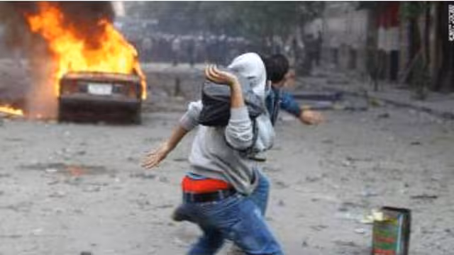 مصر: اعتقال 3 أمريكيين هاجموا الأمن بالمولوتوف