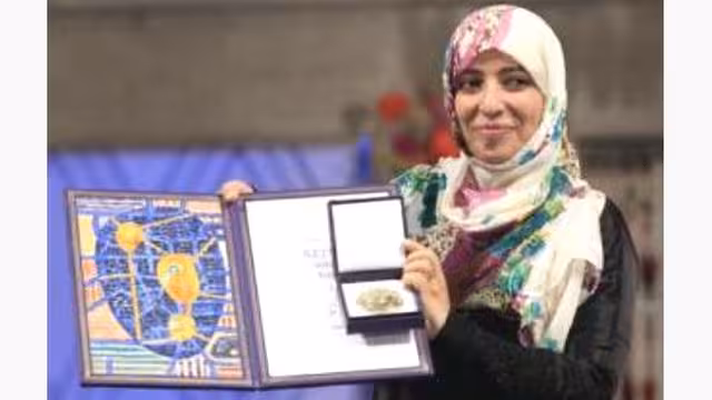 شابة يمنية ضعيفة البنية وأم لثلاثة ابناء تتسلم جائزة نوبل للسلام