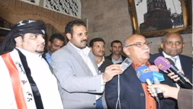 استقبال رسمي وشعبي لنجم الخليج نجيب المقبلي في صنعاء