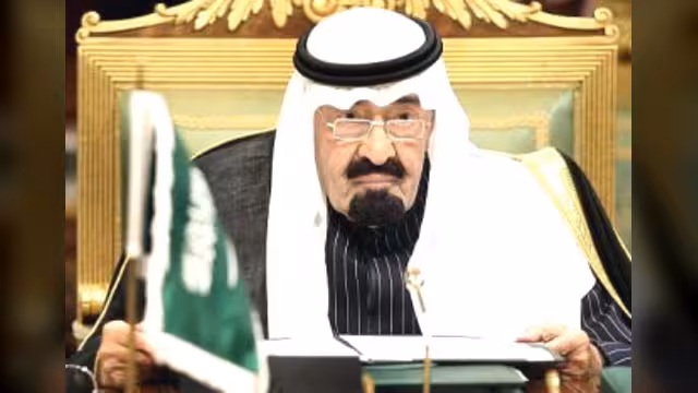 العاهل السعودي يدعو إلى اتحاد دول الخليج في كيان واحد