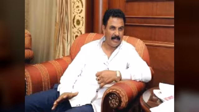 المدرب الوطني سامي النعاش يقود المنتخب الاول اليمني