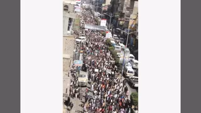 عشرات الاف اليمنيين يتظاهرون دعما للشعب السوري