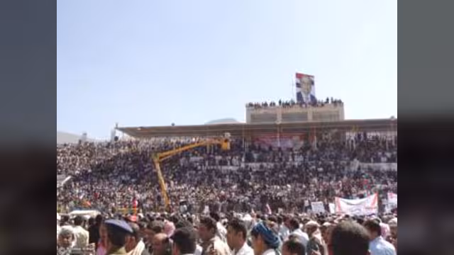مهرجان انتخابي لهادي في إب غاب عنه أنصار المؤتمر وطغى صوت الثوار