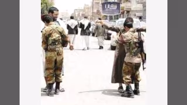 إصابة اثنين من حراسة ساحة التغيير بصنعاء في اعتداء لشباب الحوثي