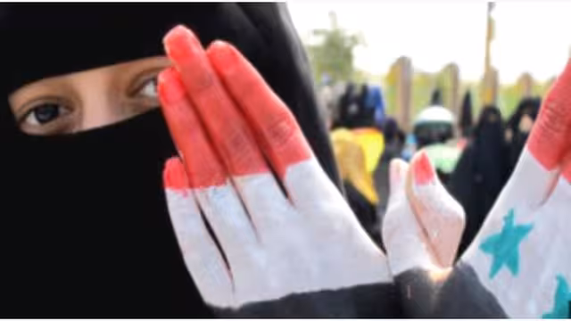 42 شخصية يدشنون اليوم بساحة التغيير المنسقية اليمنية لمناصرة الثورة السورية