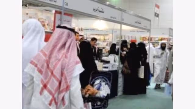 أجنحة الثورات العربية تجذب زوار معرض الرياض الدولي وكتاب رياض الأحمدي في المقدمة