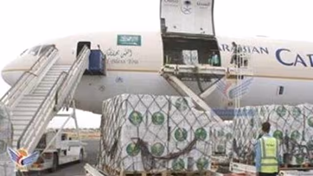 70 طنا من الأعذية دفعة مساعدات سعودية أولى لنازحي اليمن