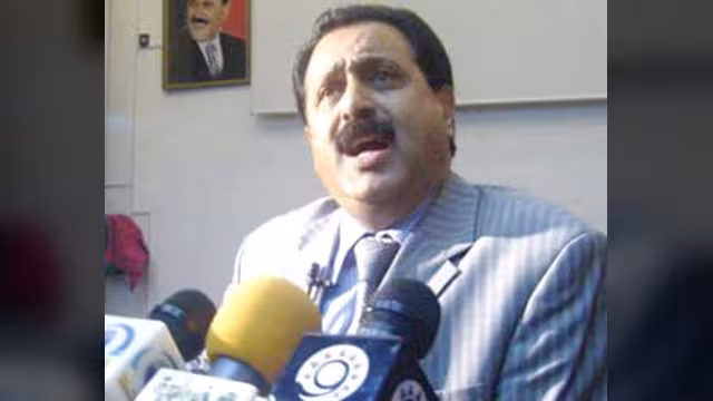 تظاهرات بجامعة صنعاء تطالب برحيل خالد طميم وإلغاء رسوم الموازي