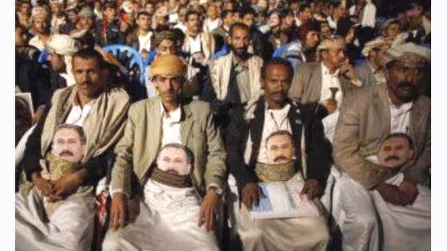 صورة من الصف الأول لجمهور حفلة عيد ميلاد الرئيس السابق