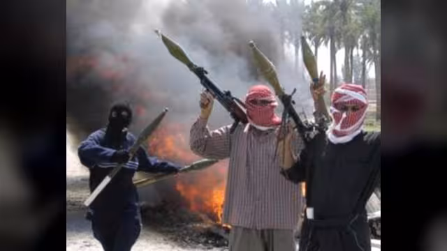 جنود جرحى في أبين: حوصرنا من الساعة الـ6 صباحاً وحتى الـ8 واستنجدنا بقيادة اللواء دون جدوى