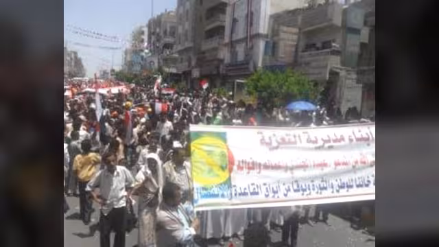 تعز: ردود فعل حول تفجير السبعين وحفل كرنفالي وسط المدينة