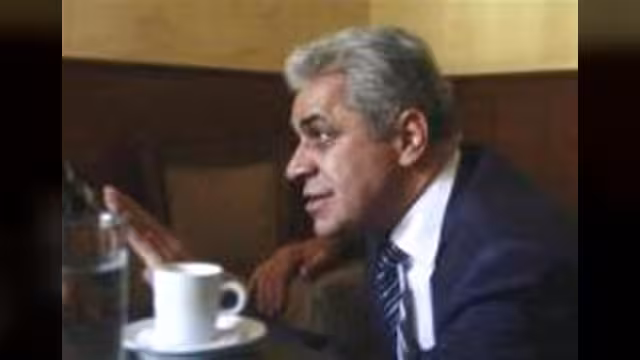 بسبب مشاركة شفيق.. صباحي يقدم طعنا لوقف الانتخابات الرئاسية