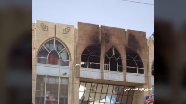 صنعاء: حريق في سوق حي شميلة ومقالب القمامة تحاصره من كل الاتجاهات