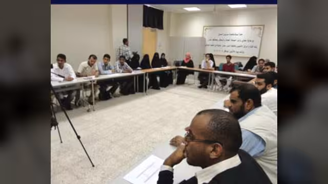 اللجان الطبية الميدانية بعدن تقيم دورة التوعية الصحية للنازحين