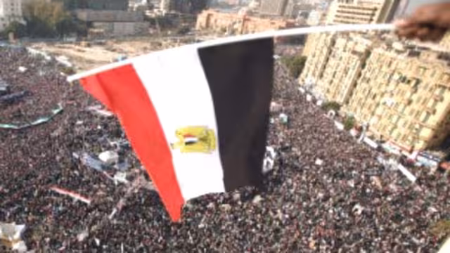 مصر: المجلس العسكري ينهي حالة الطوارئ واستعدادات للحكم على مبارك