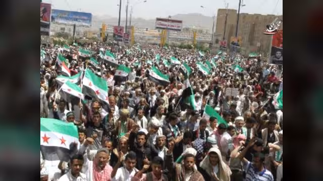 يمنيون يسلمون السفير الروسي بصنعاء رسالة احتجاج على موقف بلاده بسوريا
