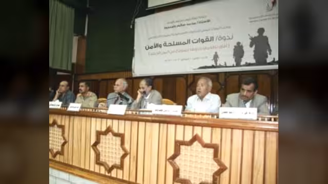 دعوات لإعادة هيكلة الجيش وحظر الرئاسة والتجارة على العسكريين والأمنيين