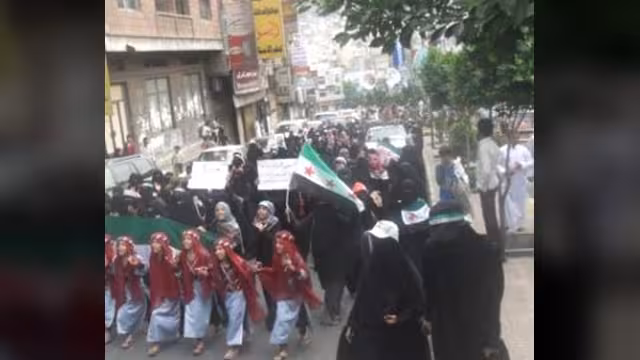تعز: مسيرة نسائية حاشدة تضامنا مع الشعب السوري