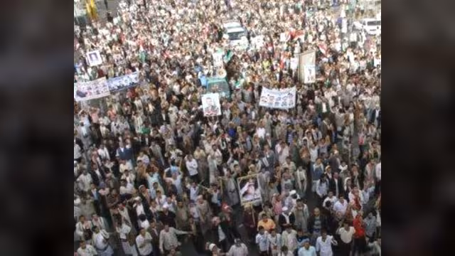 مسيرة حاشدة لشباب الثورة تخترق السبعين وتبارك انتصارات الجيش في أبين