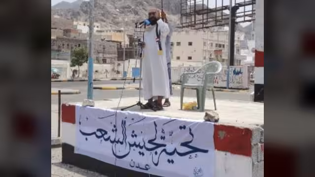 خطيب ساحة الحرية في عدن: المناطق الحارة لا تتحمل انقطاعات الكهرباء يا حكومة