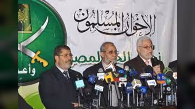 الاخوان المسلمين ترفض حل مجلس الشعب وتتهم العسكري بالانقلاب