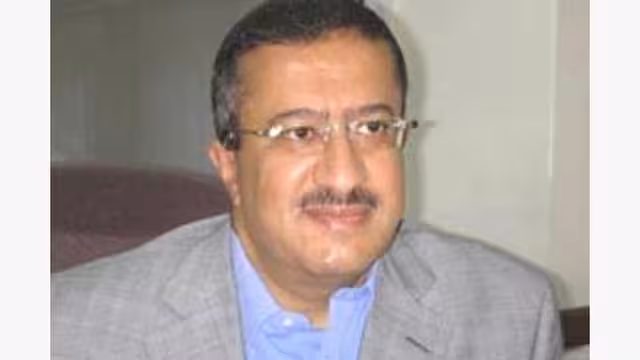 نصر طه مصطفى: الحكومة تملك قراراتها بالكامل وإلى الآن لم تقدم جديداً (حوار)