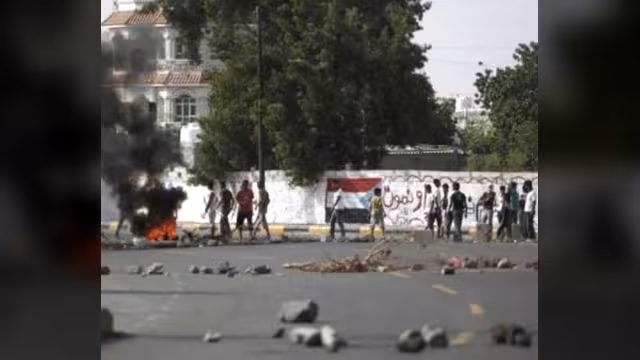 محافظ عدن: بذلنا جهوداً كبيراً لإقناع المسلحين في المنصورة دون جدوى