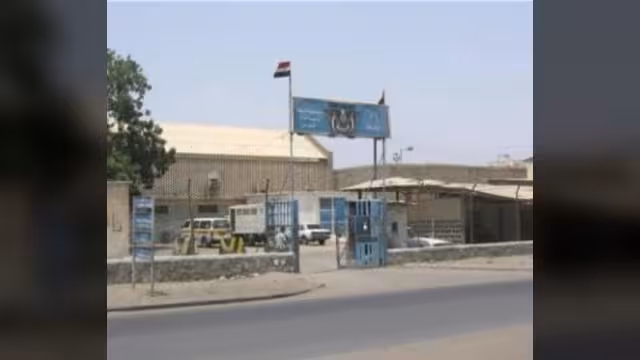 مسلحون يطلقون 4 قذائف هاون على معسكر الأمن المركزي بعدن وإصابة 3 جنود