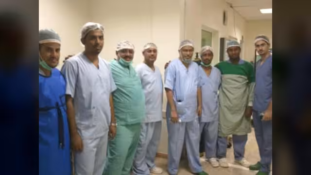 فريق طبي يجري عملية نادرة  لامرأة تعاني من سرطان المثانة والرحم بمستشفى دوعن