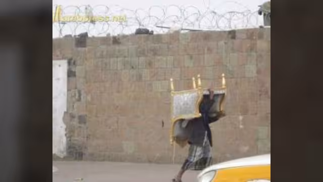 مسلحو صالح يبيعون الأدوات المنهوبة من وزارة الداخلية بأثمان بخسة
