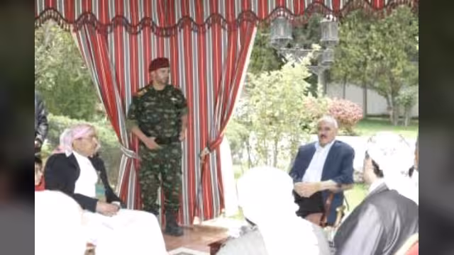 القهالي يزور صالح بعد انباء عن فصله من المؤتمر