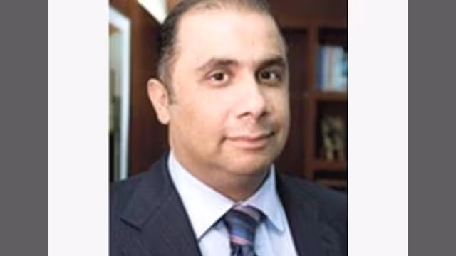 اليمن يرحل رجل اعمال أمريكيا هاربا  إلى الامارات
