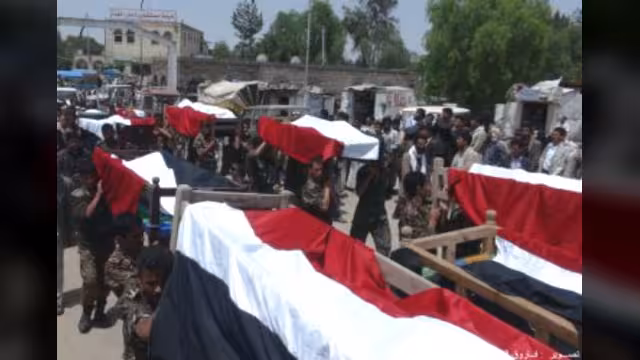 البيضاء: تشييع جثامين 11 مدنياً من ضحايا القصف الأمريكي في رداع
