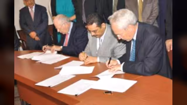 موانئ دبي العالمية تتخلى رسمياً عن ميناء عدن وتسلم إدارته لشركة يمنية