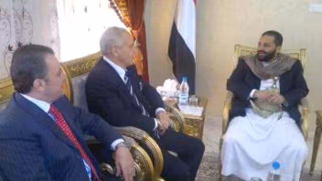 الشيخ حميد الأحمر يلتقي السفير الايطالي بصنعاء