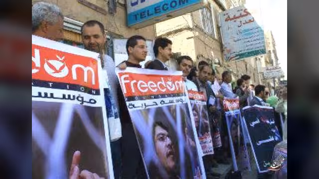 صحفيون وحقوقيون يصعدون للمطالبة بالإفراج عن شائع ووزير العدل يعد بالتعاون