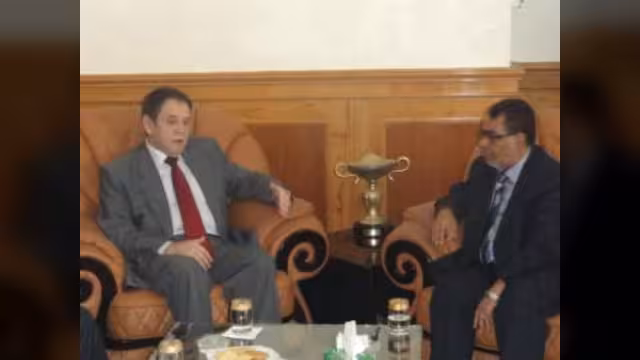 السفير البريطاني يؤكد مواصلة دعم بلاده لليمن واهتمامها بعدن