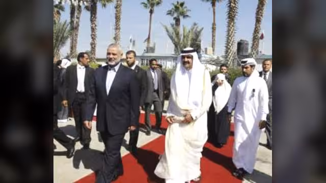 امير قطر يصل غزة في اول زيارة لرئيس دولة للقطاع منذ سيطرة حماس