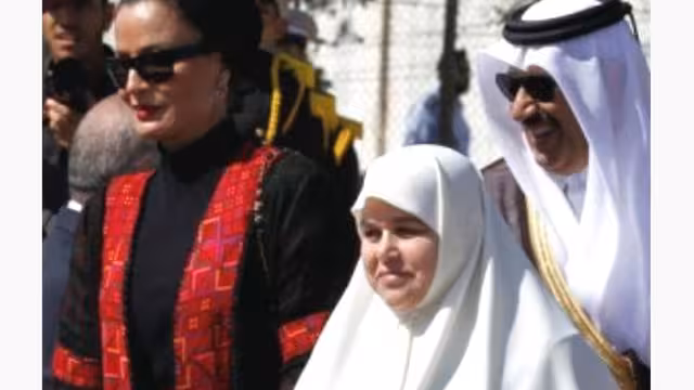زوجة إسماعيل هنية تظهر للمرة الأولى في استقبال الشيخة موزة