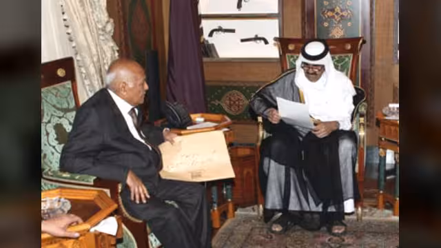 باسندوة برفقة علي محسن يسلم أمير قطر رسالة من الرئيس هادي